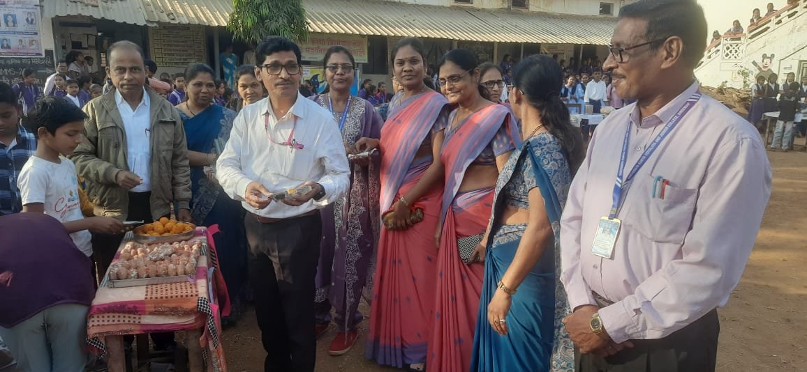 सर्वोदय विद्यालय सिंदेवाही येथे दरवर्षी प्रमाणे यावर्षी सुद्धा आनंद मेळाव्याचे आयोजन