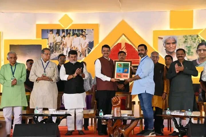 आनंदवन हे ख-या अर्थाने मानवतेचे मंदीर – मुख्यमंत्री देवेंद्र फडणवीस