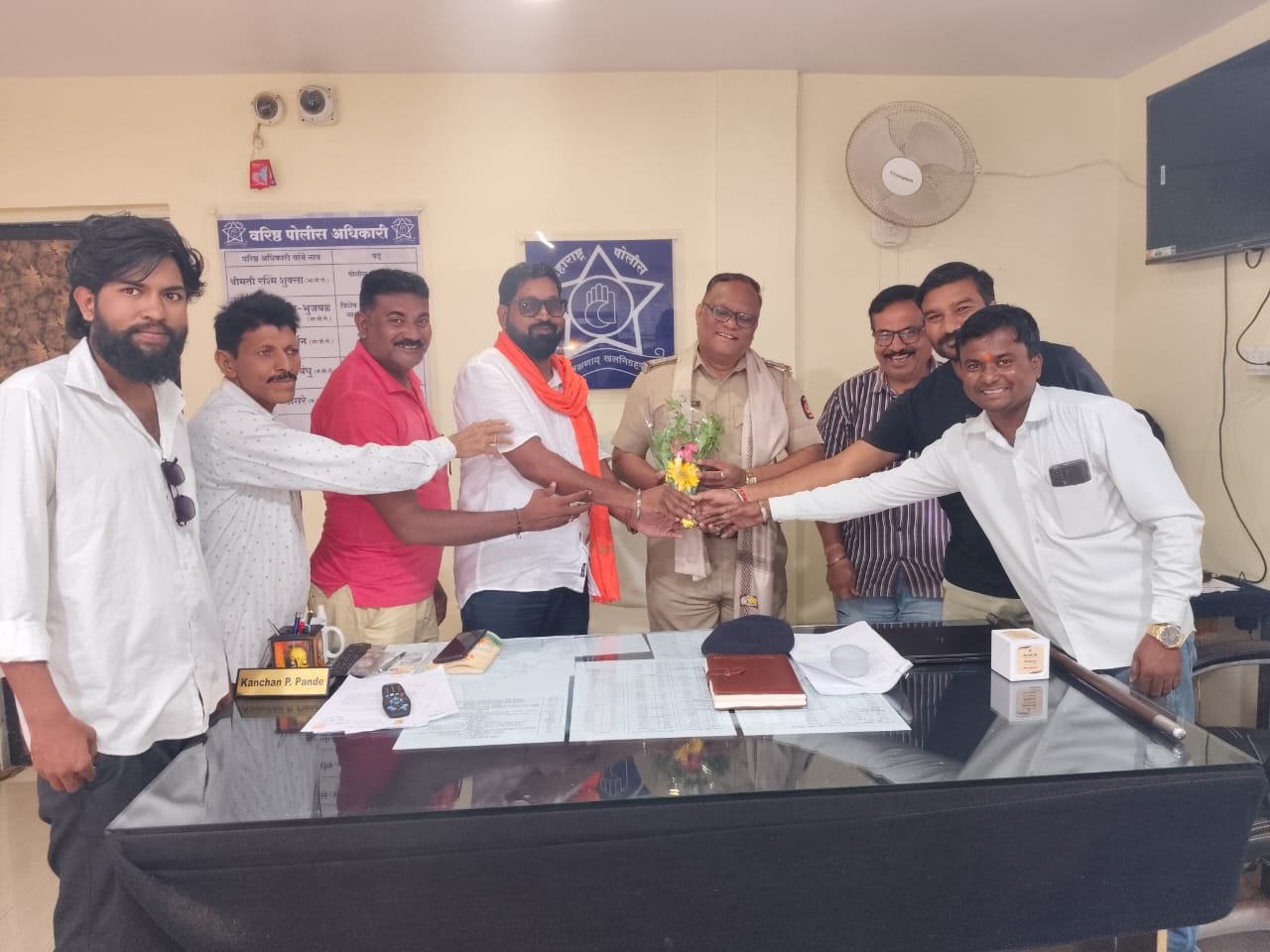 कर्तव्यदक्ष, न्यायप्रिय, सर्वसमावेशक सिंदेवाहीचे ठाणेदार विजय राठोड यांना भावपूर्ण निरोप व नव्याने रुजू झालेले ठाणेदार कांचन पांडे यांचे अभिनंदन.