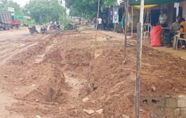 बांधकाम विभागाच्या गलत कारभारामुळे दुकानदारावर्ती उपासमारीची वेळ