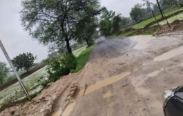 नवरगाव ते सिंदेवाही रोडच्या दरम्यान जीवघेणे खड्डे