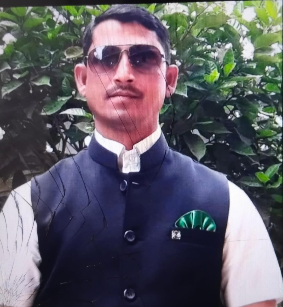 आ. बंटी भांगडिया यांचे वाढदिवसाचे शुभेच्छा बॅनर लावताना करंट लागून कार्यकर्त्याचा मृत्यू.आमदार चिमुरचे आणि खुशीची लहर सिंदेवाहीत.आमदार त्यांच्या फॅमिलीला जीवाची नुकशान भरपाई करून देतील का?